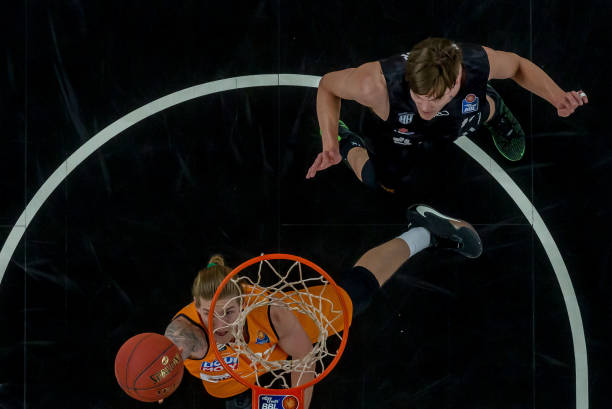 合和强大的 合和强大的